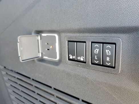 New 2026 Chevrolet Suburban LT w/ Comfort Package image 9