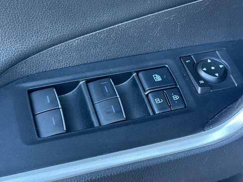 Used 2022 Toyota RAV4 XSE AWD/4WD image 12