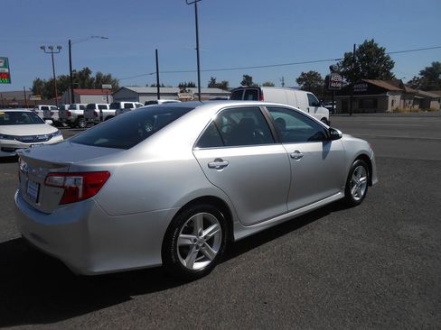 Used 2014 Toyota Camry SE w/ Fleet Convenience Package FWD image 9