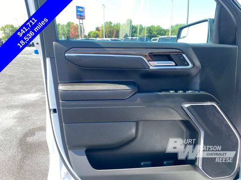 Used 2023 Chevrolet Silverado 1500 RST AWD/4WD image 13
