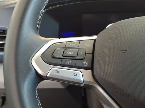 Certified 2022 Volkswagen Taos SE image 14