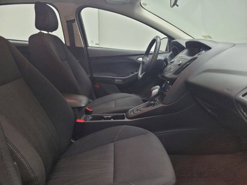 Used 2018 Ford Focus SE w/ Cold Weather Package image 21
