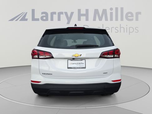 Used 2024 Chevrolet Equinox LS w/ Driver Confidence II Package AWD/4WD image 4