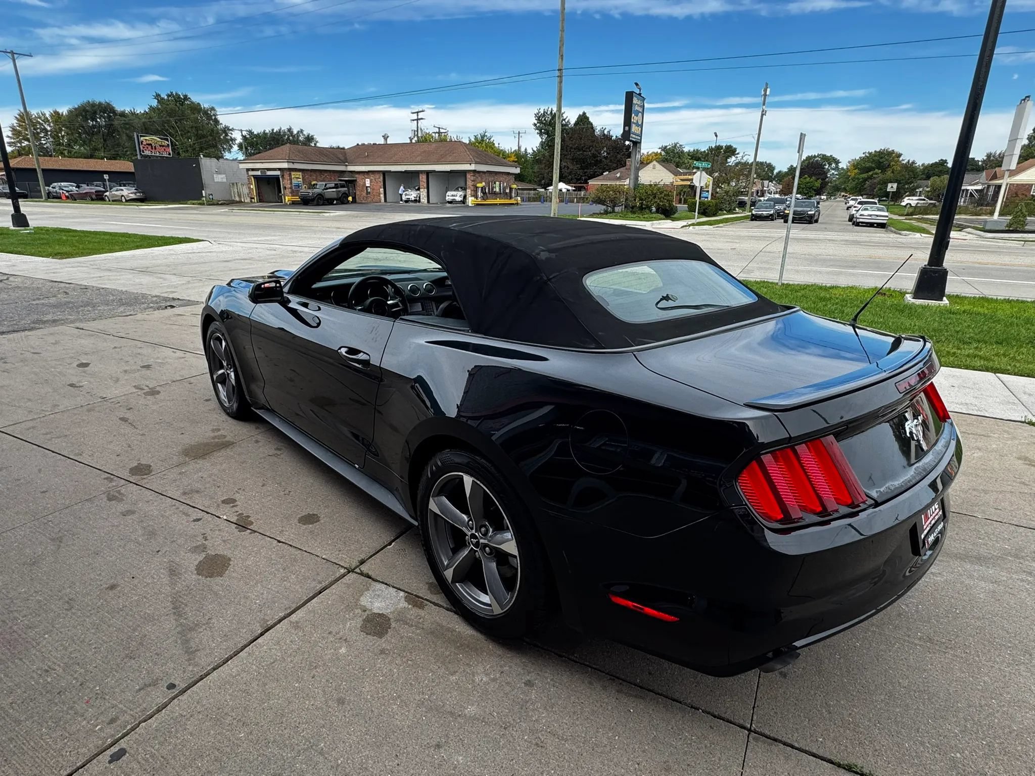 Used 2015 Ford Mustang Convertible w/ Equipment Group 051A RWD image 26