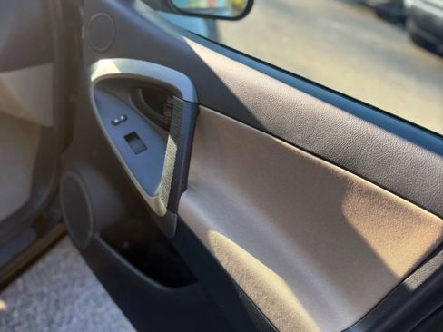 Used 2011 Toyota RAV4 2WD w/ Base L4 Extra Value Pkg image 17