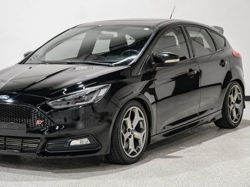 Used 2016 Ford Focus ST w/ Equipment Group 402A image 11