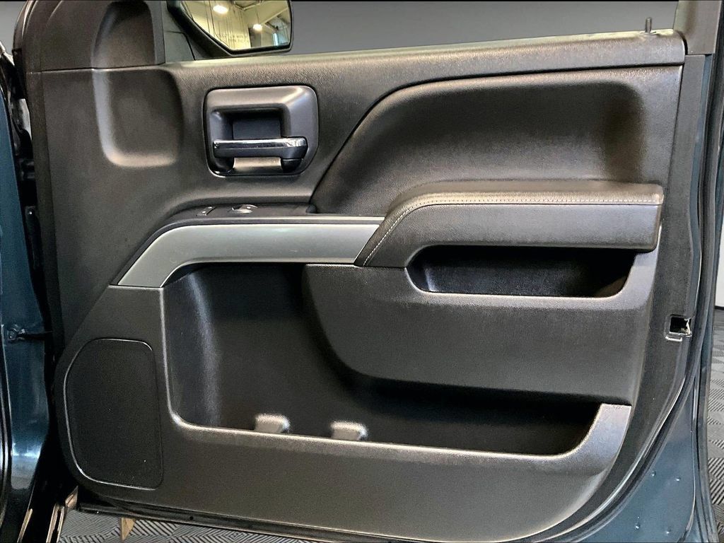 Used 2018 Chevrolet Silverado 1500 LT w/ All Star Edition AWD/4WD image 12