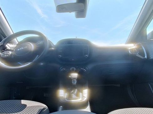 Used 2025 Kia Soul LX w/ LX Technology Package FWD image 23