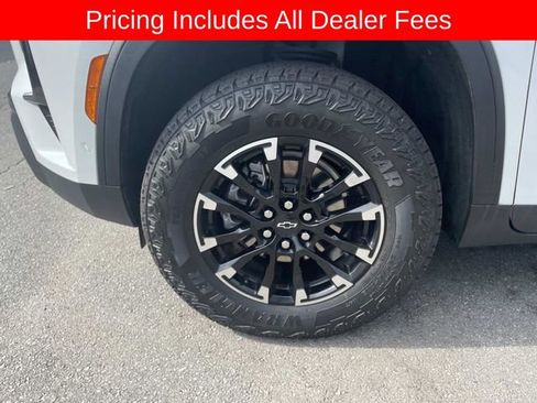 Used 2025 Chevrolet Traverse Z71 w/ Enhanced Driving Package AWD/4WD image 2