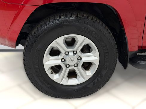 Used 2021 Toyota 4Runner SR5 Premium w/ Moonroof Package AWD/4WD image 10