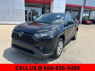 Used 2020 Toyota RAV4 LE FWD video 2