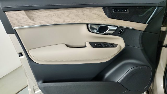 New 2026 Volvo XC90 T8 Plus w/ Protection Package Premier AWD/4WD image 9