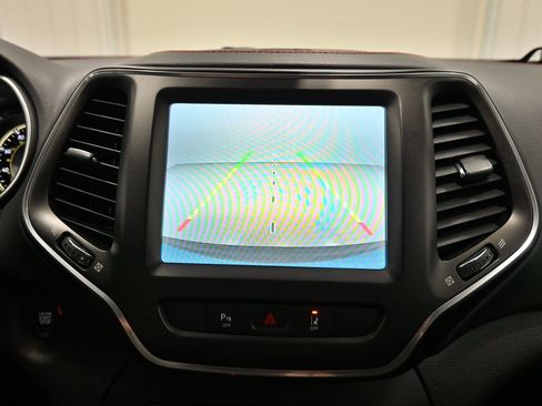Used 2021 Jeep Cherokee Trailhawk AWD/4WD image 17