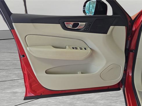 Used 2025 Volvo XC60 B5 Plus w/ Climate Package image 12