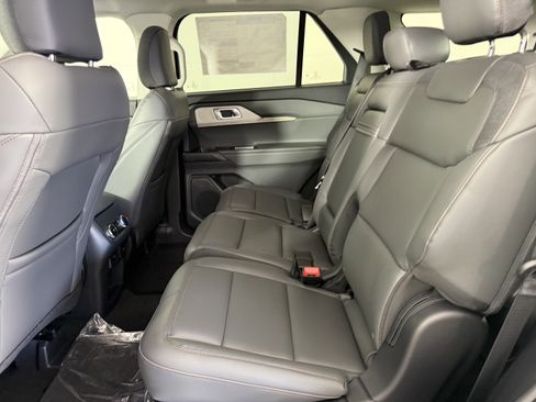 New 2026 Ford Explorer Active RWD image 14