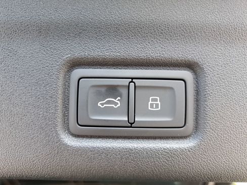 New 2025 Audi Q6 e-tron Premium Plus image 13