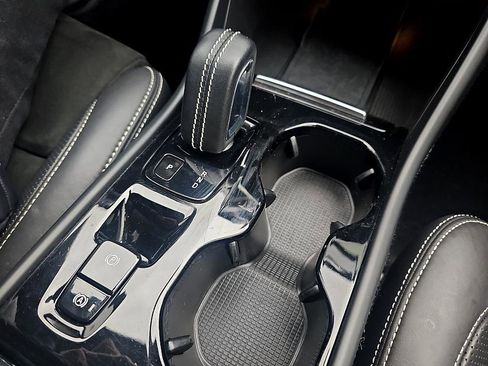 Used 2020 Volvo XC40 T4 R-Design w/ Protection Package image 24