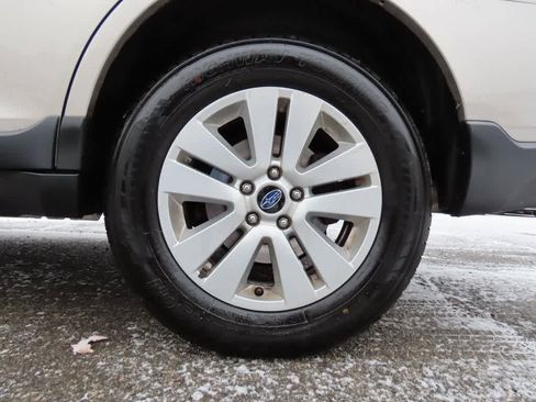 Used 2016 Subaru Outback 2.5i Premium image 9