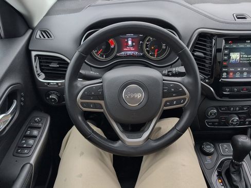 Used 2021 Jeep Cherokee Limited image 31