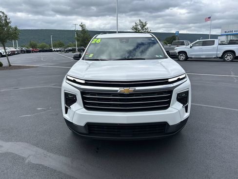 Used 2026 Chevrolet Traverse LT AWD/4WD image 2