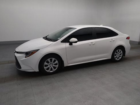 Used 2025 Toyota Corolla LE FWD image 2