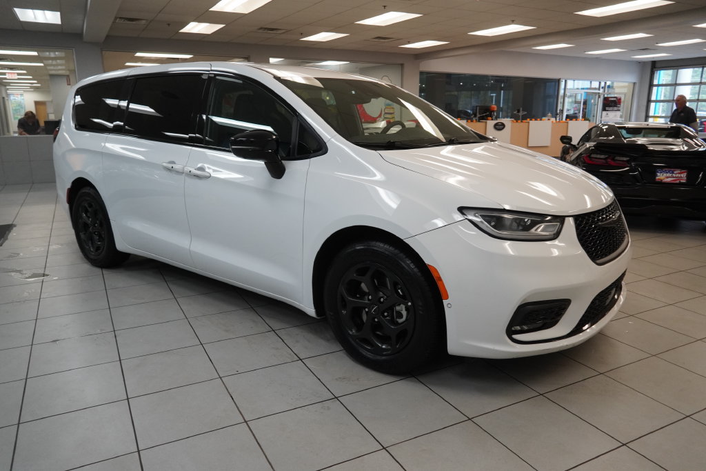 Used 2024 Chrysler Pacifica Limited FWD image 8