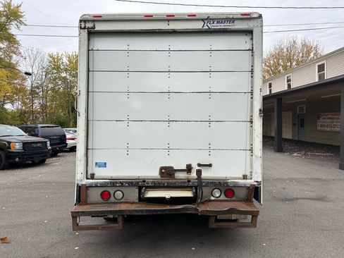 Used 2017 Chevrolet Express 3500 RWD image 4