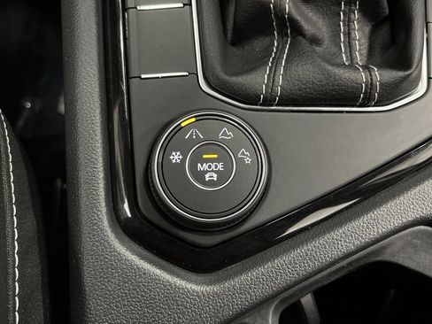 Used 2023 Volkswagen Taos SE image 22