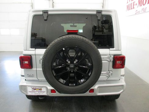 Used 2022 Jeep Wrangler Unlimited Sahara image 5