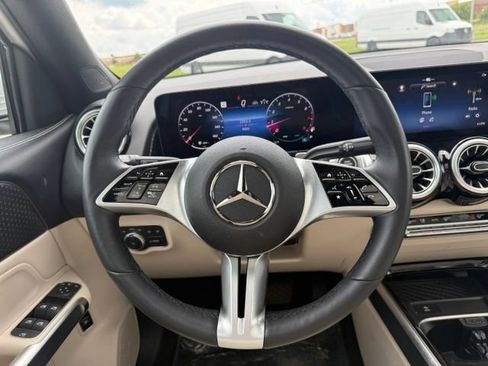 Used 2026 Mercedes-Benz GLB 250 4MATIC image 16