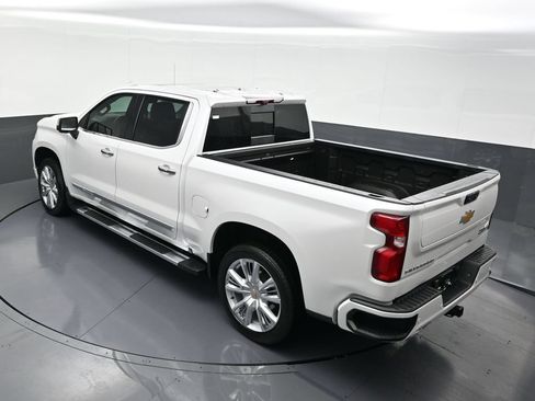 Used 2025 Chevrolet Silverado 1500 High Country w/ High Country Premium Package AWD/4WD image 17