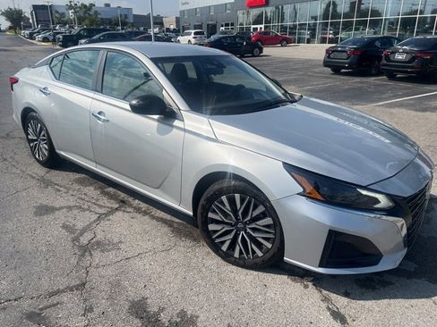 Used 2024 Nissan Altima 2.5 SV image 9
