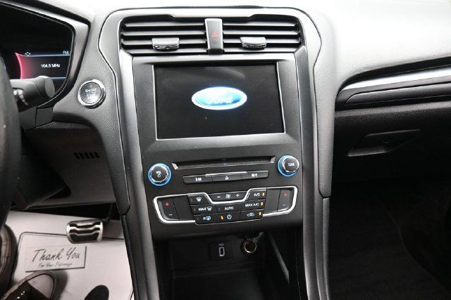 Used 2018 Ford Fusion SE w/ Equipment Group 201A FWD image 10