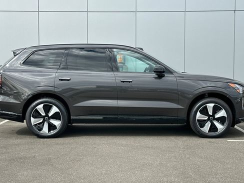 New 2025 Volvo EX90 Plus w/ Protection Package Premier image 6