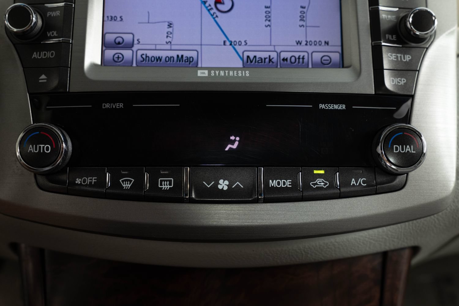 Used 2011 Toyota Avalon Limited FWD image 37