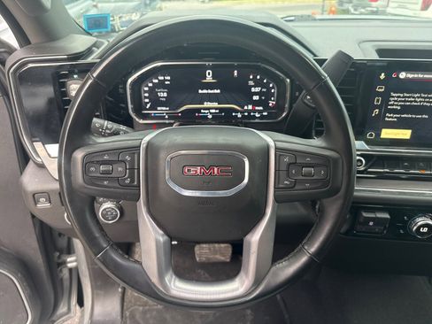 Used 2025 GMC Sierra 1500 SLT AWD/4WD image 19