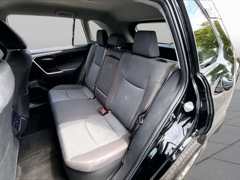 Used 2025 Toyota RAV4 XLE AWD/4WD image 19