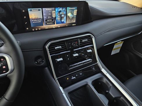 New 2026 Nissan Armada SV image 15