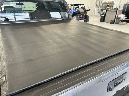 Used 2015 Toyota Tundra SR5 w/ SR5 Upgrade Package image 20