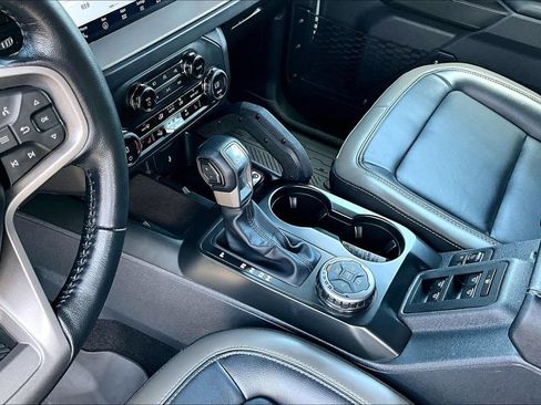 Certified 2025 Ford Bronco Outer Banks w/ Sasquatch Package AWD/4WD image 15