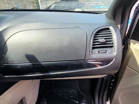 Used 2017 Dodge Grand Caravan SXT image 29