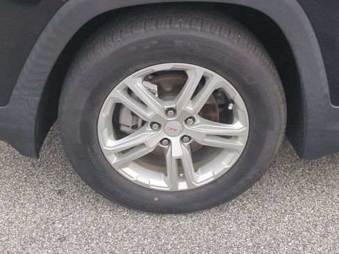 Used 2023 GMC Terrain SLE w/ Driver Convenience Package FWD image 11