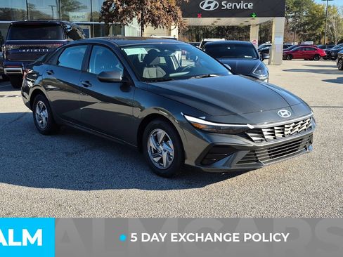 Certified 2026 Hyundai Elantra SE w/ Cargo Package FWD image 3