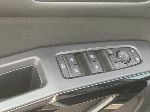 Used 2025 Nissan Pathfinder SV AWD/4WD image 14