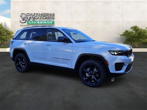 New 2025 Jeep Grand Cherokee Altitude image 7