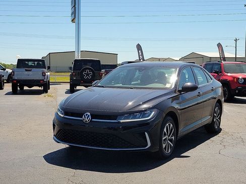 Used 2025 Volkswagen Jetta S FWD image 2