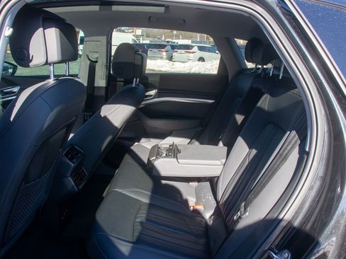 Used 2021 Audi e-tron Premium Plus w/ Premium Plus Package image 14