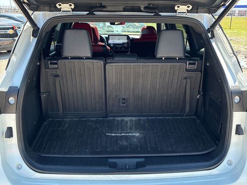 Used 2023 Toyota Highlander XSE AWD/4WD image 14
