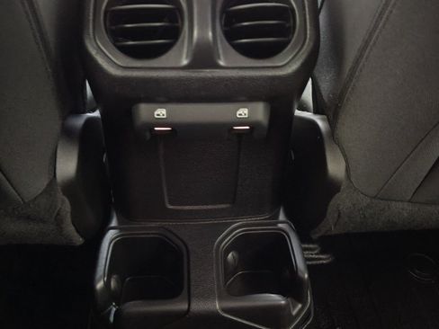 Used 2019 Jeep Wrangler Unlimited Sport S AWD/4WD image 18