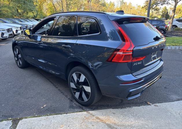 Used 2024 Volvo XC60 T8 Ultimate w/ Climate Package AWD/4WD image 4
